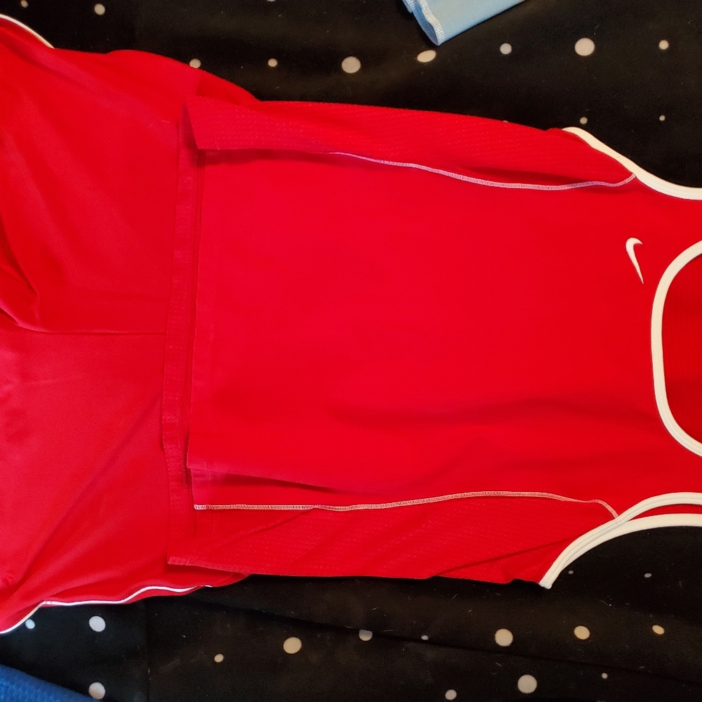 VERY NICE NIKE SHORTS AND TOP SET